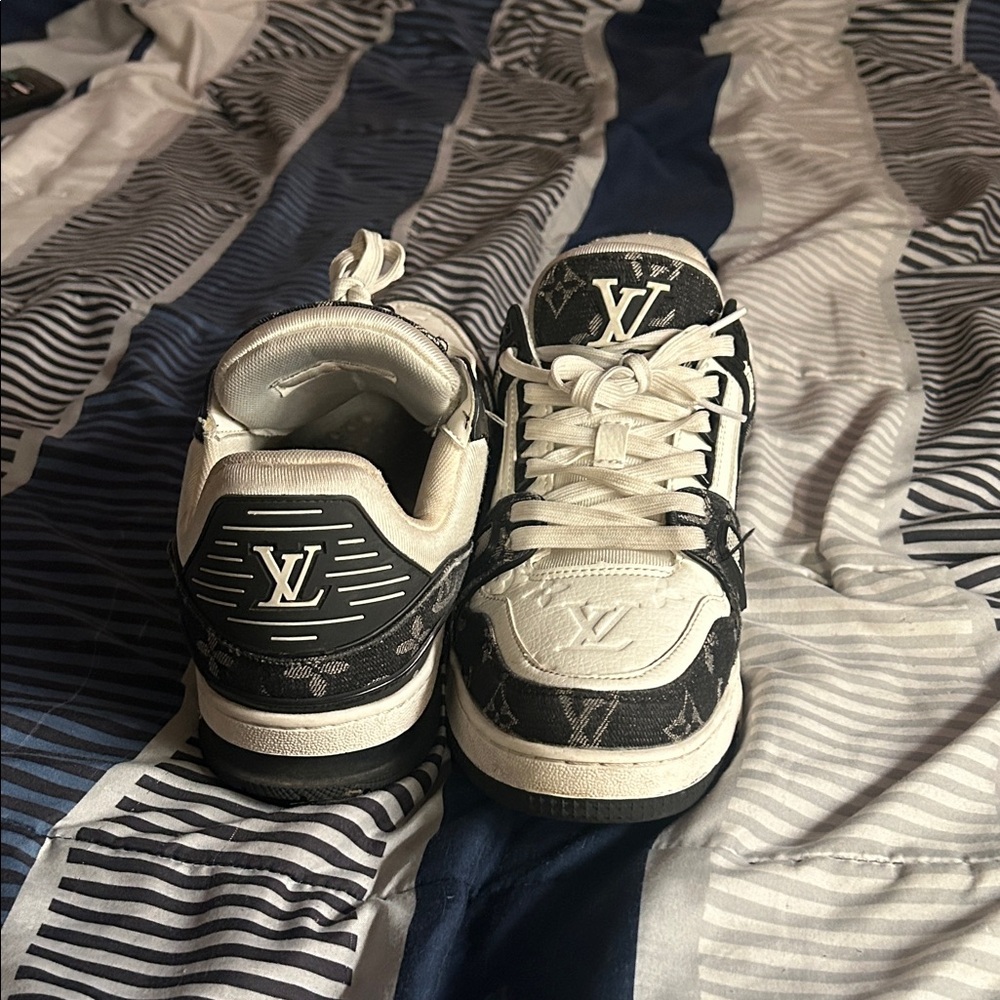 Louis Vuitton Trainer Sneakers Authentic(without box)